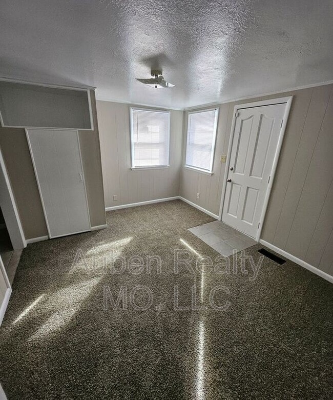 Building Photo - 518 N Osage St