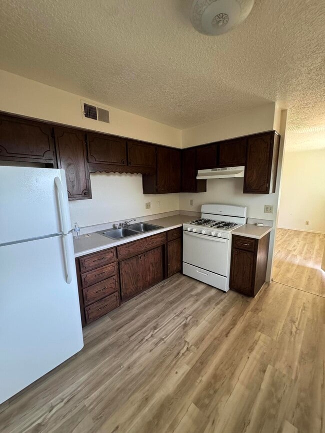 Building Photo - 13401 Fruit Ave NE