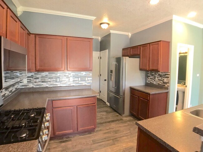 Building Photo - Modern 3 bedroom in Tierra Oeste neighborh...