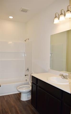 Building Photo - 816 Peach Tree Ln