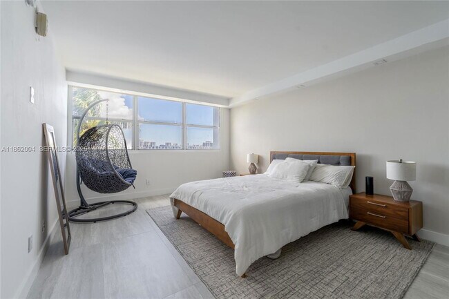 Building Photo - 16546 NE 26th Ave