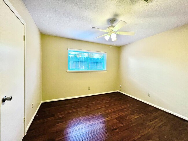 Building Photo - 13935 St Marys Ln