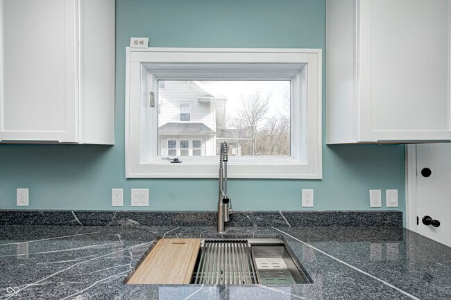 Building Photo - 420 N Irvington Ave