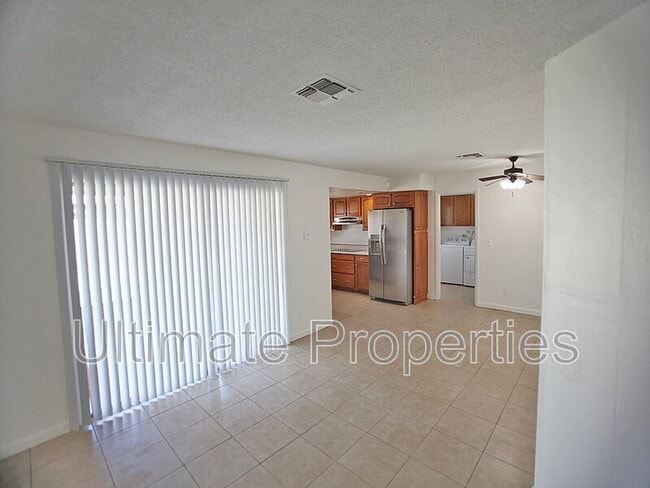 Building Photo - 4720 W Dahlia Dr