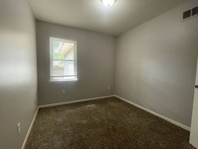 Building Photo - Southaven 4 bedrooms!
