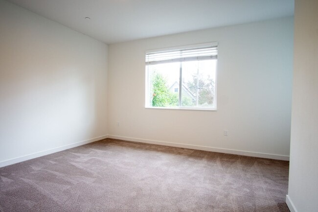 Building Photo - GET ONE MONTH FREE!! Rare 3 Bed, 2 Bath To...