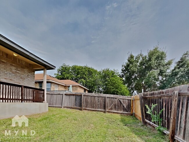 Building Photo - 6614 Estes Flats