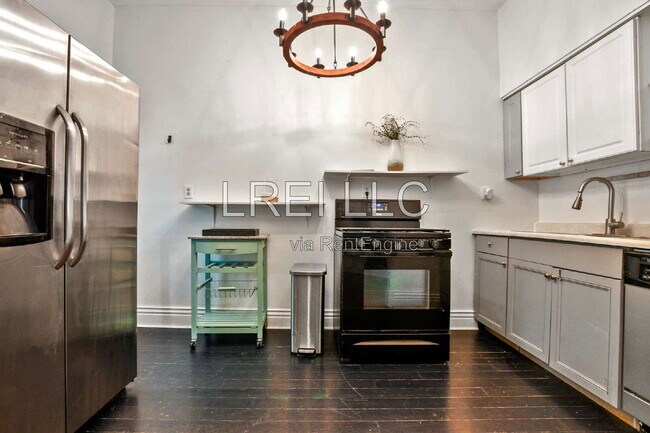 Building Photo - 710 Rubel Ave