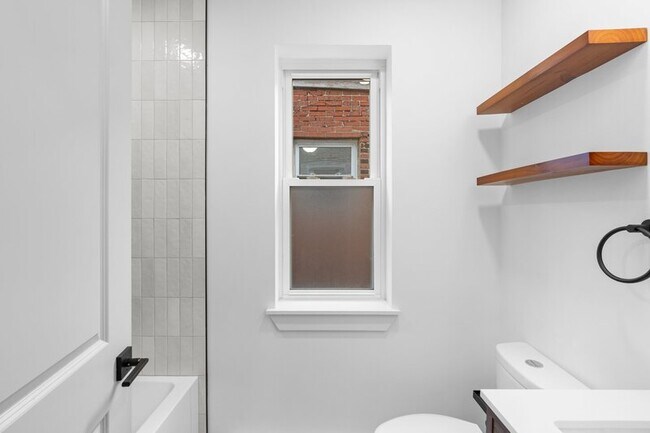 Building Photo - 6049 Elmwood Ave