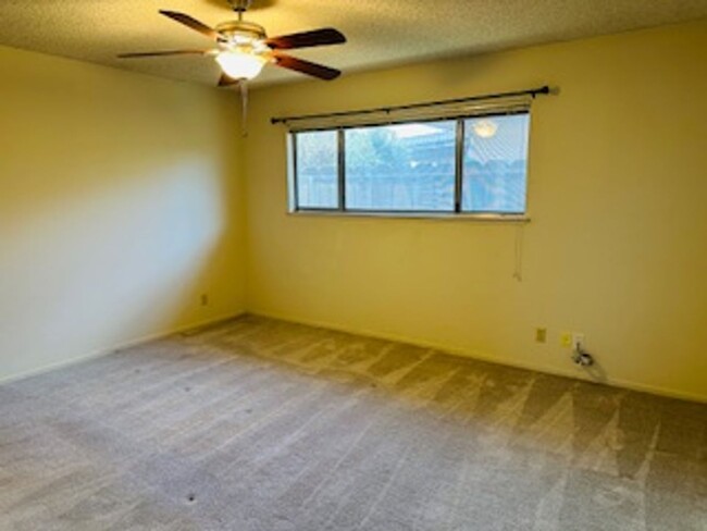 Building Photo - $1,695 - Spacious Two Bedroom +Flex Room- ...