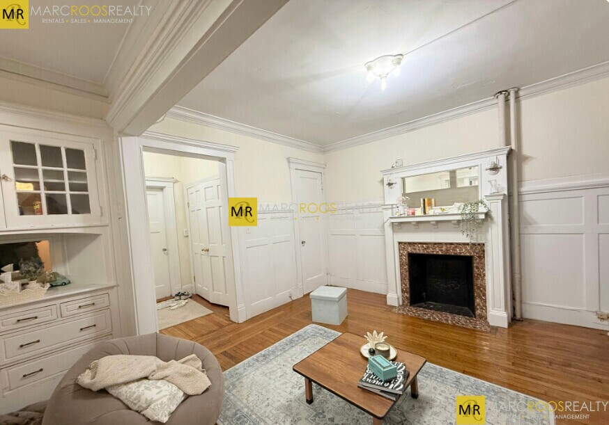 Building Photo - 460 Park Dr