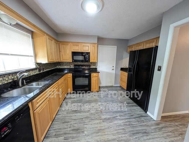 Building Photo - 8220 S College Ave