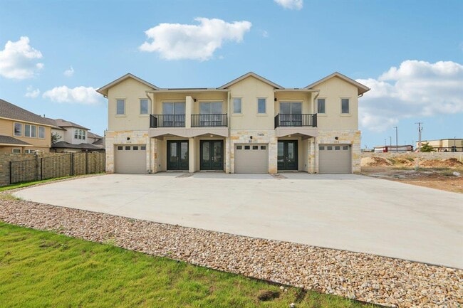 Building Photo - 302 Tesla Cir