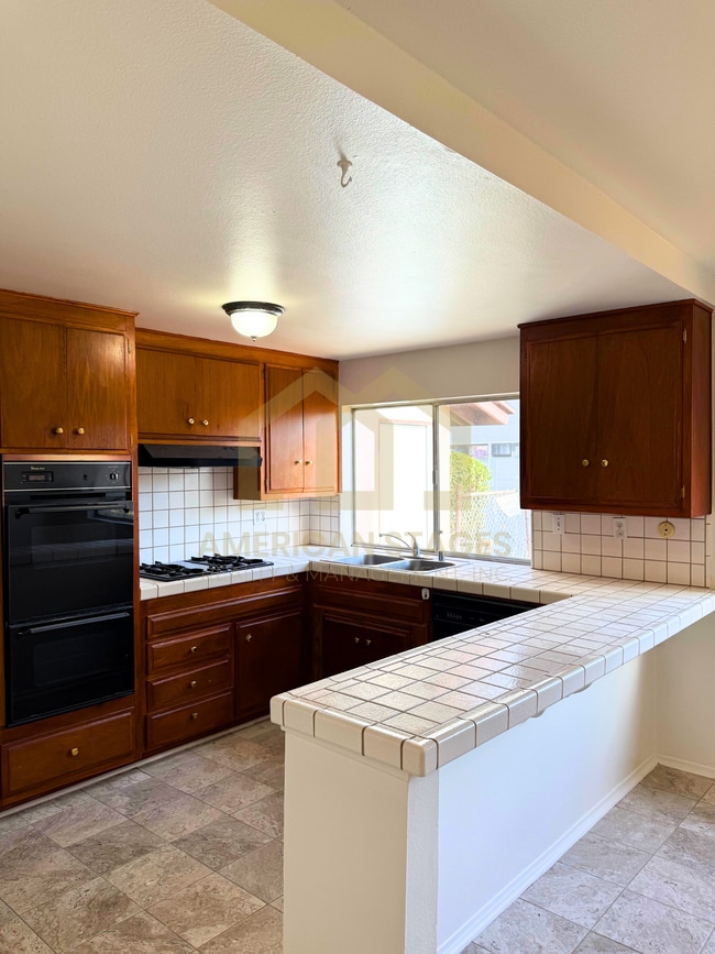 Building Photo - 1733 Julie Cir