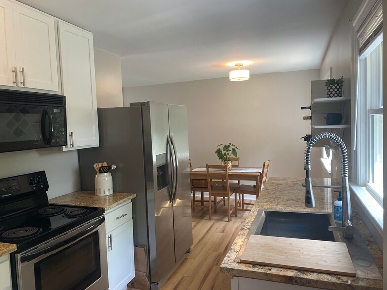 Building Photo - 1122 Forest Hills Ave