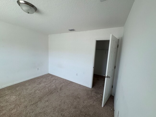Building Photo - 4 bedroom 2.5 Bath House on Oakland Trails...