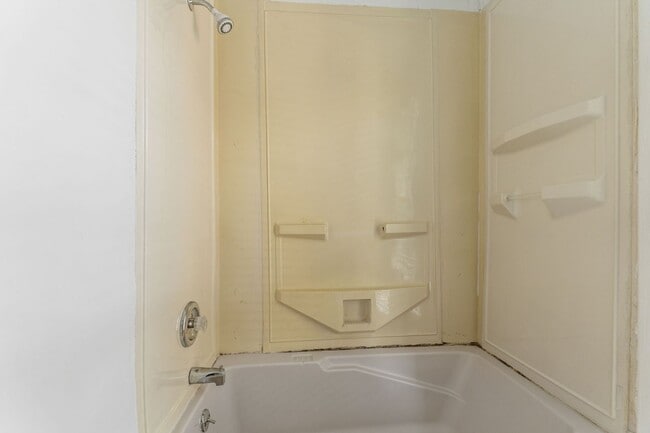 Building Photo - Huge Brick House in Victorian Village/Short North, Beautiful Woodwork 3 Car Garage and Swimming pool