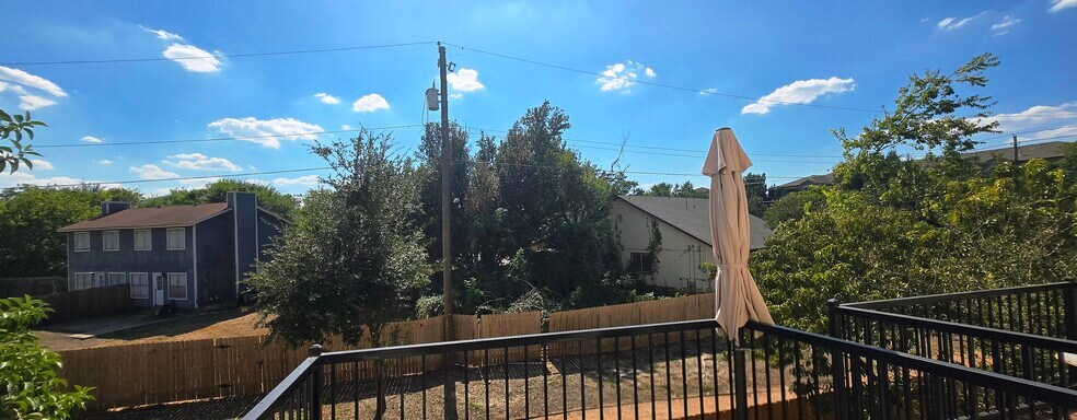 Building Photo - 13420 Lyndhurst St