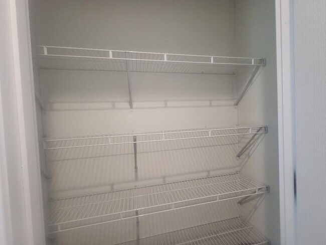 Building Photo - 45 Swan Ln