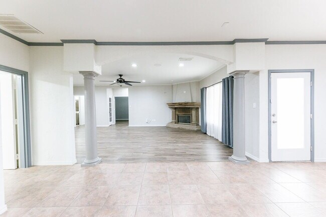 Building Photo - Spacious 3-Bedroom in Gated Community