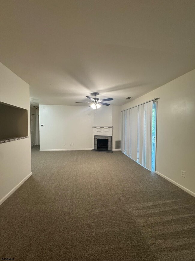 Building Photo - 703 Camelback Ct