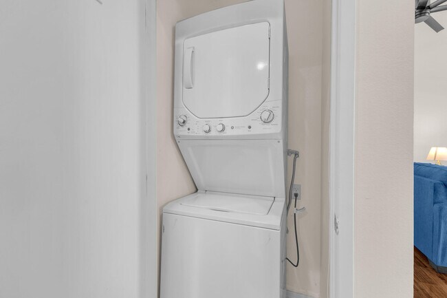 Building Photo - 3657 Quiet Side St