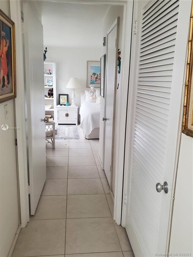 Building Photo - 10170 Collins Ave