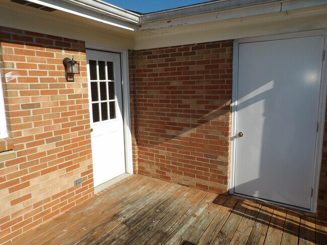 Building Photo - 75 Ashwood Ct