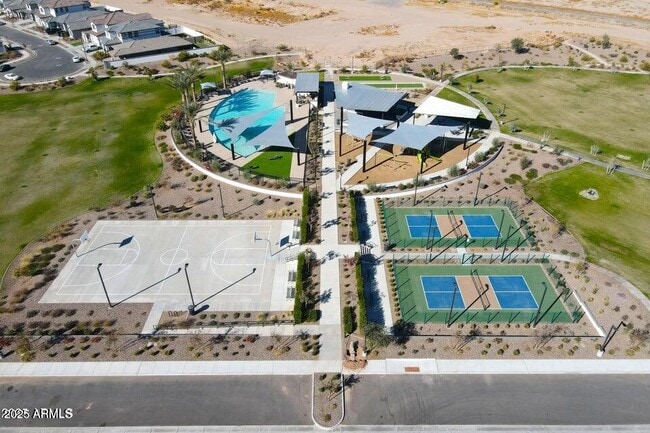 Building Photo - 976 W Finch Dr