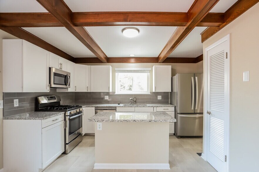 Building Photo - 5931 Thunderhill Rd