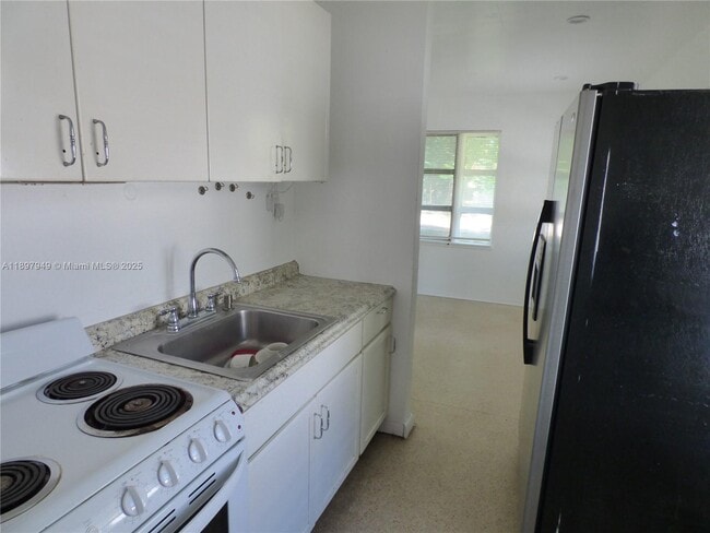 Building Photo - 522 N 19th Ave