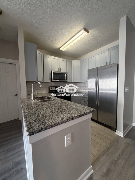 Building Photo - 8632 Savanna Oaks Bay