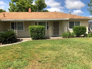 Building Photo - House: 4 Bedroom / 2 Bathroom - North Highlands (COMING SOON!!)