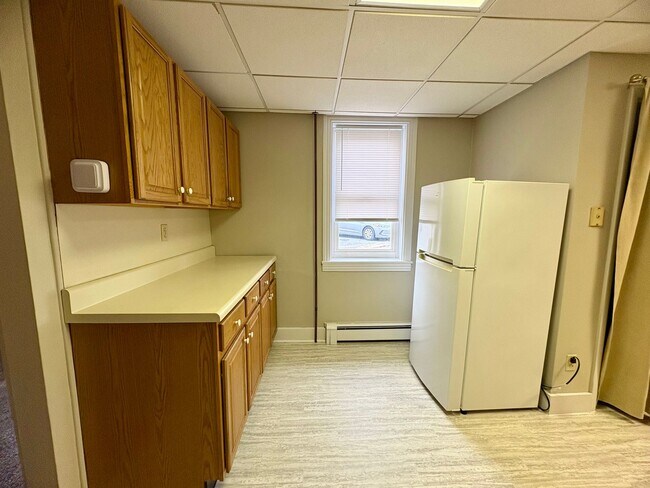 Building Photo - 220 Hill St