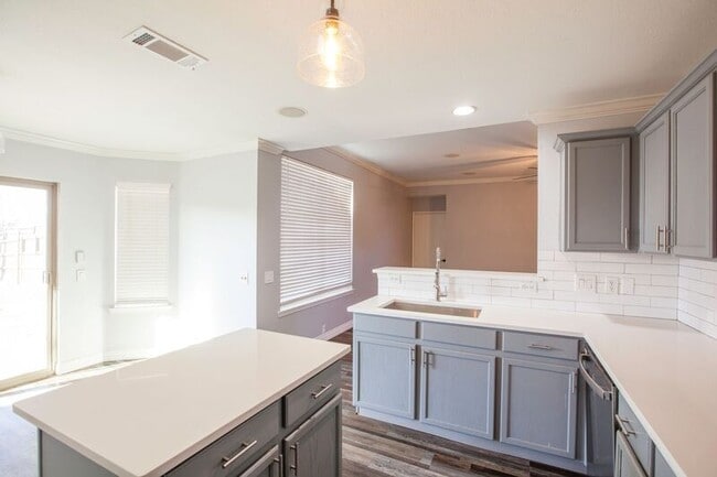 Building Photo - 3103 Creekwood Dr