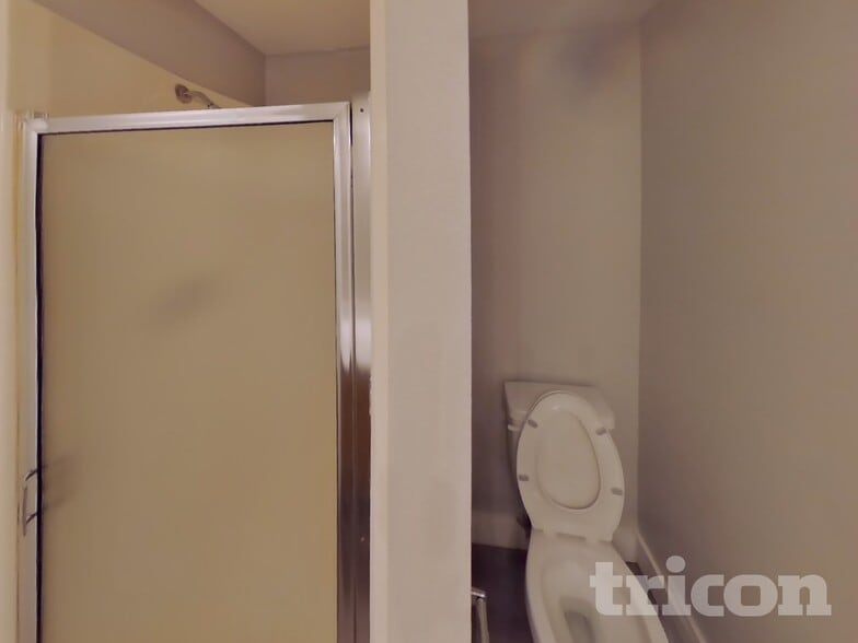 Building Photo - 1021 30th St NE