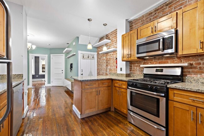 Building Photo - 6008 Tyler Pl