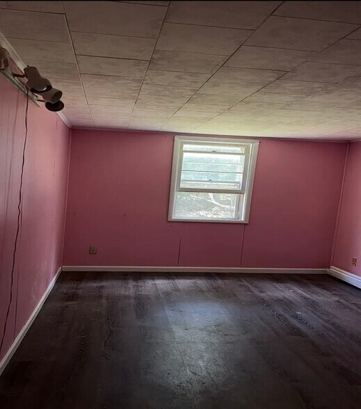 Building Photo - 2 Oakfield Dr