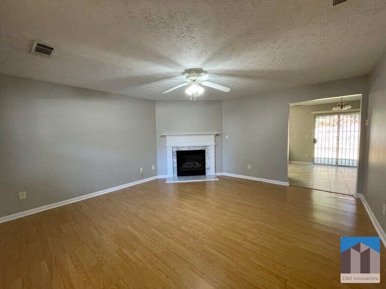 Building Photo - 2345 Delfern Dr