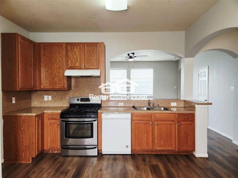 Building Photo - 4075 Mossy Spring Ln