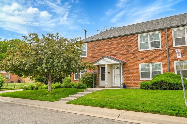 Building Photo - $2,095 - Updated 2 bed/1 bathroom Denver C...