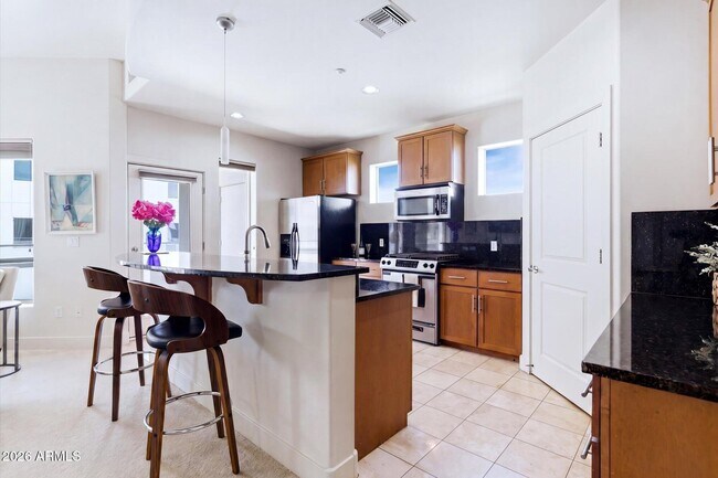 Building Photo - 945 E Playa Del Norte Dr