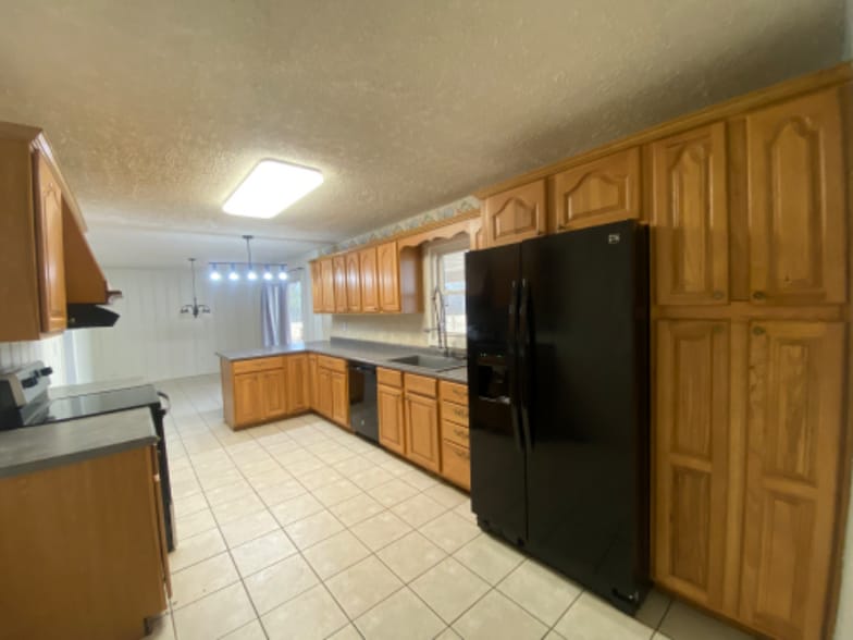 Building Photo - 502 Rock Rd