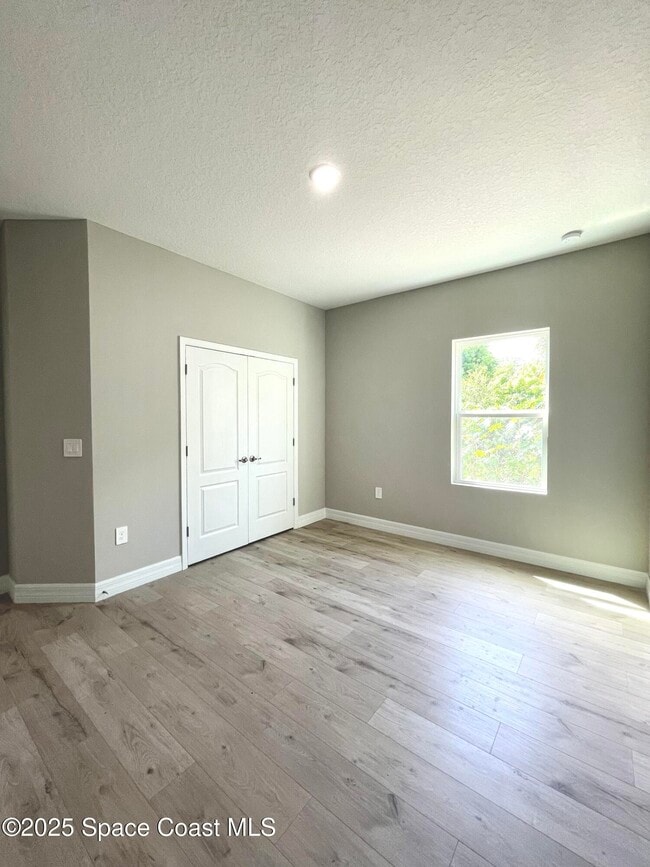 Building Photo - 526 Frink Ave