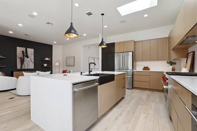 Building Photo - 4025 Lazy River Bend