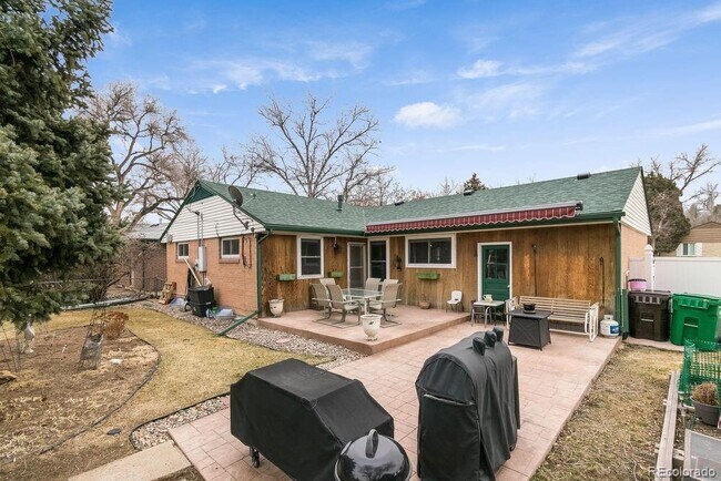 Building Photo - 5601 E Cornell Ave