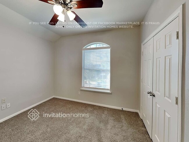 Building Photo - 1525 Swan Lake Dr