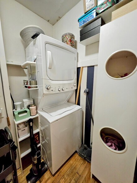 Building Photo - 2622 N Stowell Ave