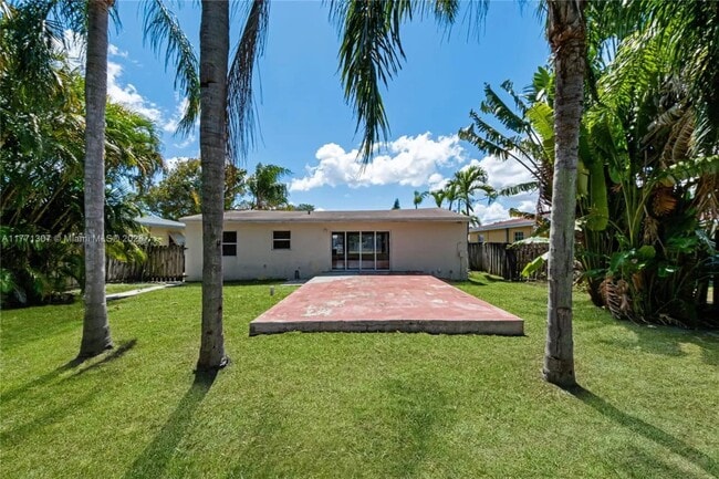 Building Photo - Adams Street