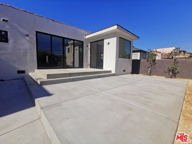 Building Photo - 1920 S Bedford St